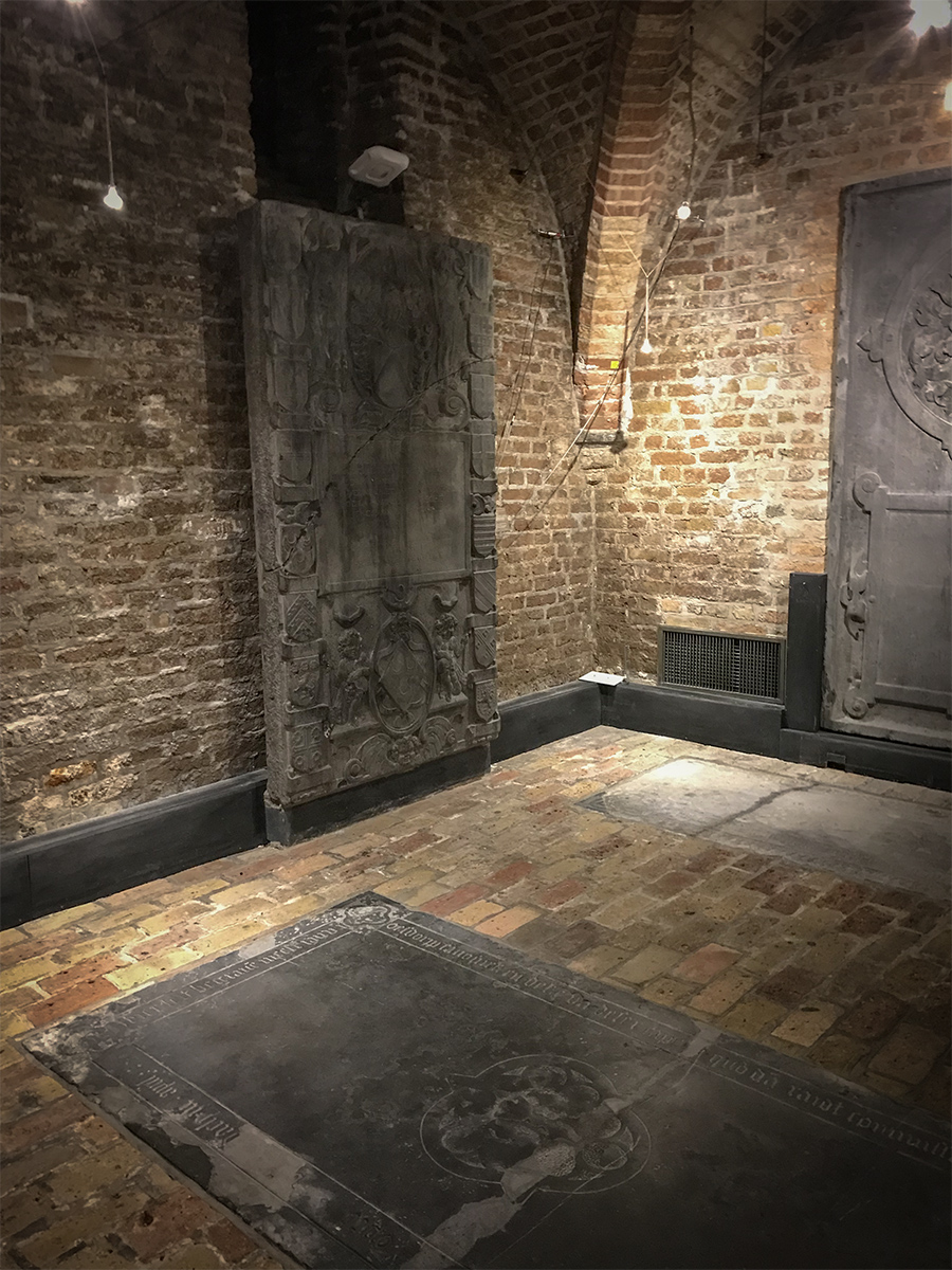 Binnenhof grafzerken 900 100